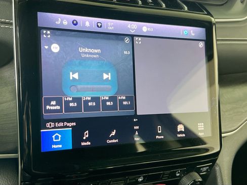 Used 2023 Jeep Grand Cherokee Limited w/ Black Appearance Package AWD/4WD image 15