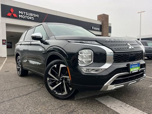 New 2025 Mitsubishi Outlander SE image 2