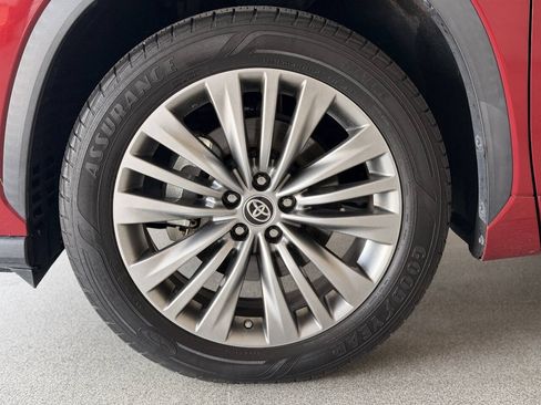 Used 2021 Toyota Highlander Platinum FWD image 39