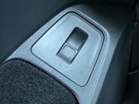 Used 2019 Volkswagen Tiguan SEL FWD image 35