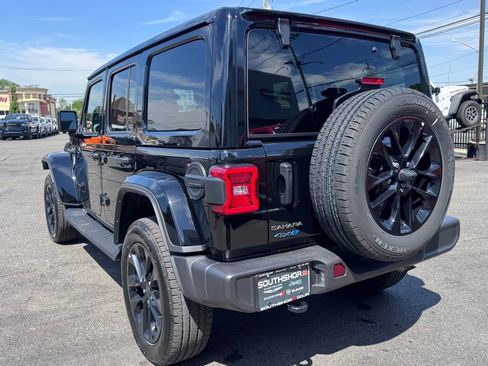 Certified 2025 Jeep Wrangler Unlimited Sahara AWD/4WD image 5