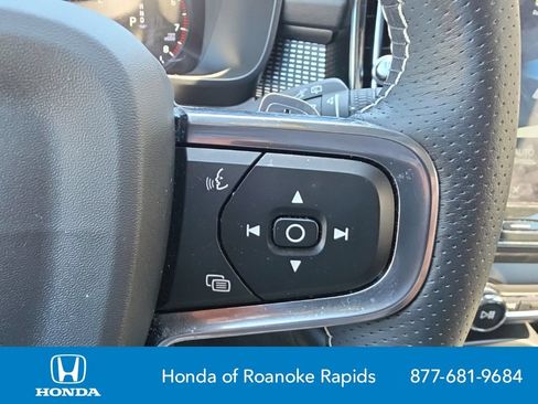 Used 2020 Volvo XC40 T4 R-Design w/ Protection Package Premier FWD image 21