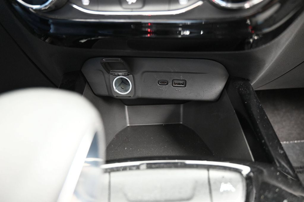Used 2024 Chevrolet Trax LT w/ Driver Confidence Package FWD image 25