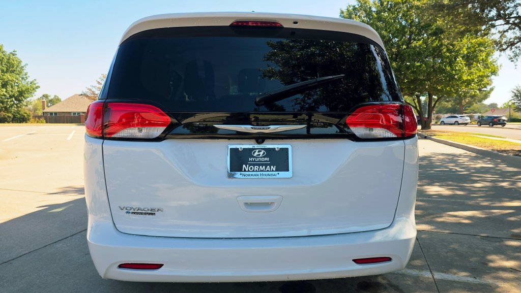 Used 2024 Chrysler Voyager LX FWD image 25