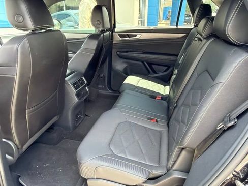 Used 2024 Volkswagen Atlas Cross Sport SE FWD image 13