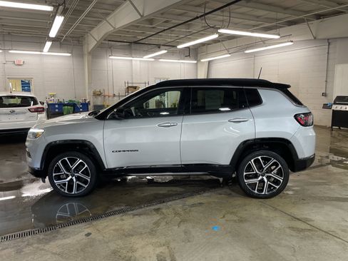 Used 2025 Jeep Compass Limited w/ Elite Group AWD/4WD image 8