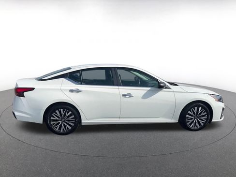 Used 2025 Nissan Altima 2.5 SV image 16