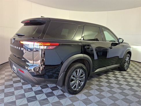 Used 2024 Nissan Pathfinder S image 6