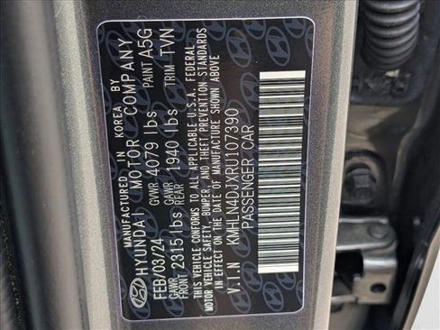 Used 2024 Hyundai Elantra Limited image 24