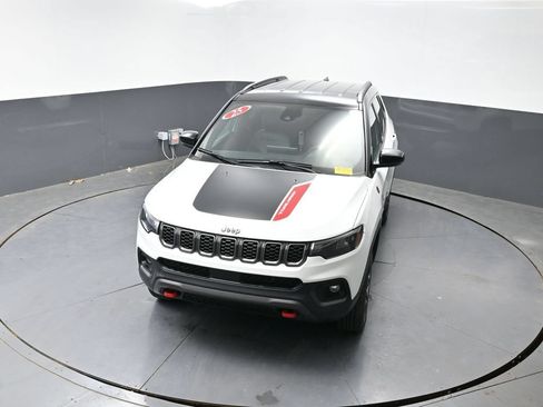 Used 2025 Jeep Compass Trailhawk AWD/4WD image 42