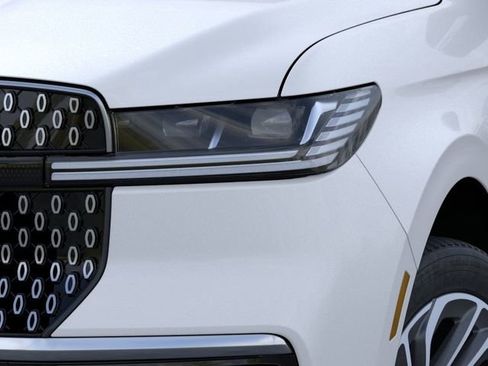 New 2025 Lincoln Navigator L Reserve AWD/4WD image 18