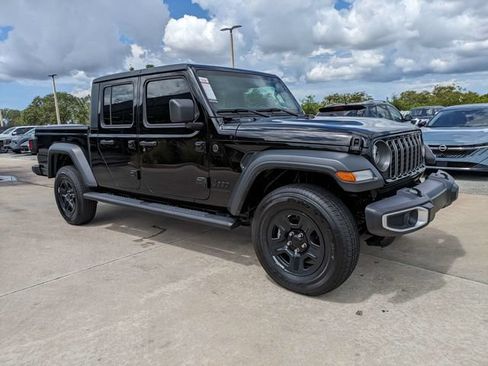 Used 2025 Jeep Gladiator Sport AWD/4WD image 2