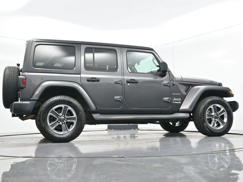 Used 2018 Jeep Wrangler Unlimited Sahara w/ Cold Weather Group AWD/4WD image 50