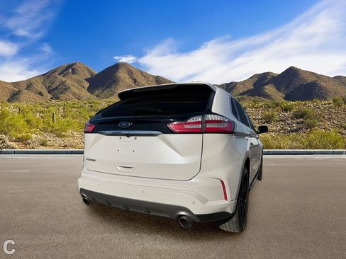 Used 2019 Ford Edge Titanium w/ Equipment Group 301A FWD image 4