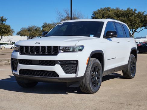 New 2026 Jeep Grand Cherokee Altitude image 2