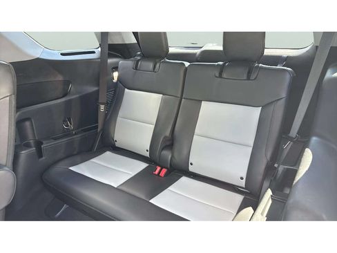 Used 2023 Ford Explorer XLT w/ Equipment Group 202A AWD/4WD image 14