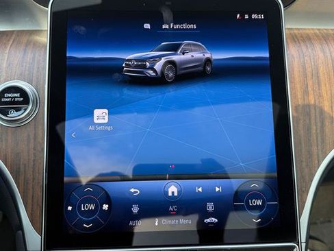 Used 2025 Mercedes-Benz GLC 300 4MATIC image 38