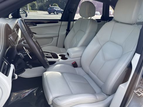 Used 2023 Porsche Macan S AWD/4WD image 13