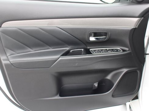 Used 2019 Mitsubishi Outlander SEL image 11