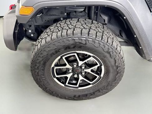 Used 2024 Jeep Gladiator Rubicon w/ Convenience Group AWD/4WD image 34
