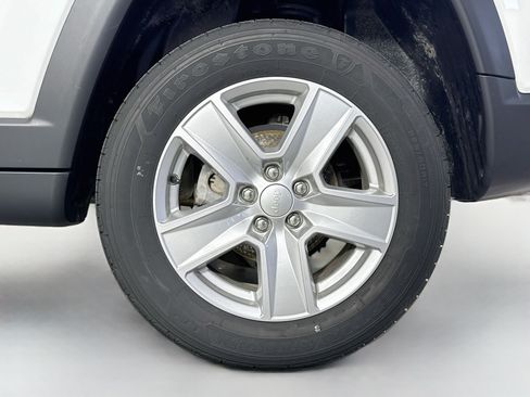 Used 2022 Jeep Compass Latitude AWD/4WD image 30