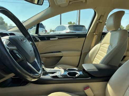 Used 2014 Ford Fusion SE w/ Equipment Group 202A FWD image 11