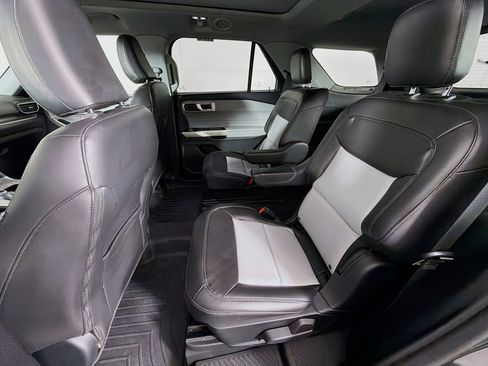 Used 2022 Ford Explorer XLT w/ Equipment Group 202A image 23