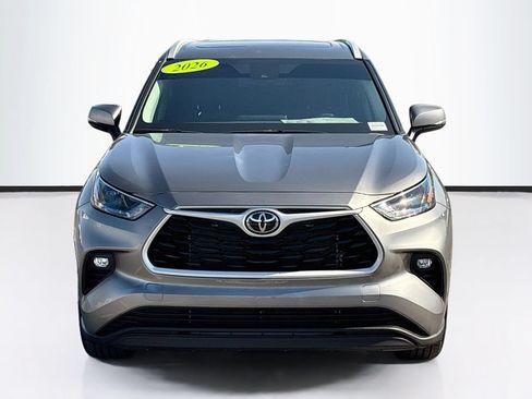 Certified 2026 Toyota Highlander XLE AWD/4WD image 2