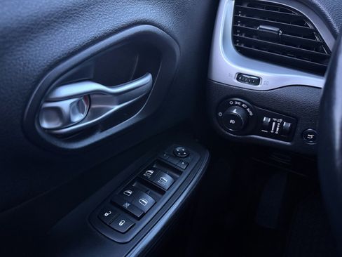 Used 2014 Jeep Cherokee Trailhawk w/ Technology Group image 29