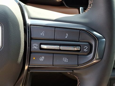 Certified 2025 GMC Canyon AT4 w/ Nightfall Edition AWD/4WD image 24