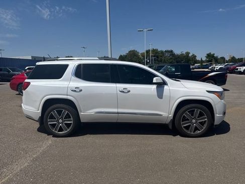 Used 2017 GMC Acadia Denali w/ Technology Package FWD image 4