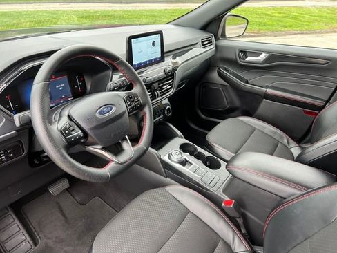 Used 2025 Ford Escape ST-Line Select AWD/4WD image 18