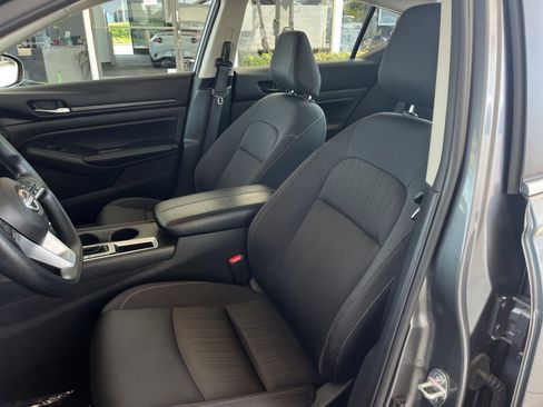 Used 2025 Nissan Altima 2.5 SV FWD image 37