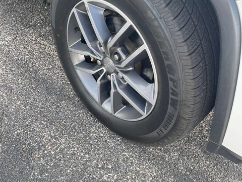 Used 2017 Jeep Grand Cherokee Limited w/ Mopar Chrome Edition Group AWD/4WD image 6