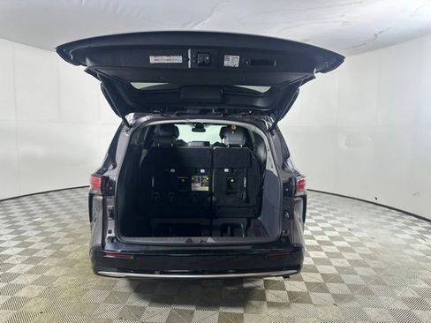 Used 2023 Toyota Sienna Limited AWD/4WD image 9