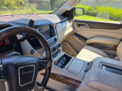 Used 2016 GMC Yukon XL Denali RWD image 11