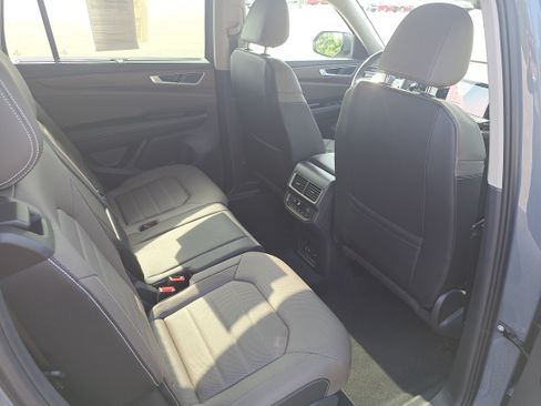 Used 2026 Volkswagen Atlas SEL AWD/4WD image 11