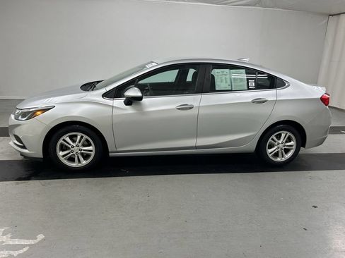 Used 2017 Chevrolet Cruze LT FWD image 6