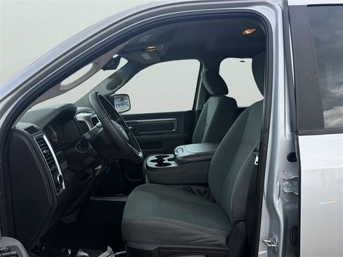 Used 2016 RAM 1500 Classic SLT AWD/4WD image 10