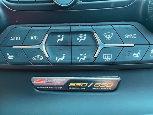 Used 2015 Chevrolet Corvette Z06 w/ 3LZ Preferred Equipment Group image 33