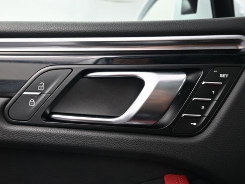 Certified 2024 Porsche Macan S image 18