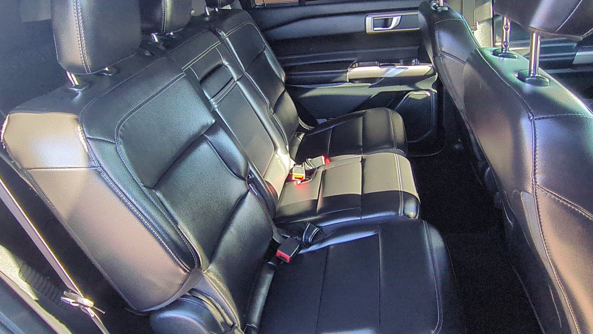 Used 2023 Ford Explorer XLT w/ Equipment Group 202A AWD/4WD image 28