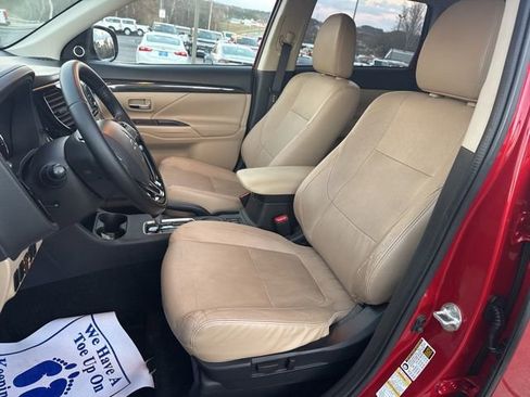 Used 2016 Mitsubishi Outlander SEL image 21
