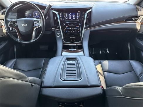 Used 2020 Cadillac Escalade Luxury image 17
