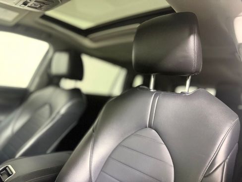 Used 2021 Toyota Highlander XLE AWD/4WD image 18