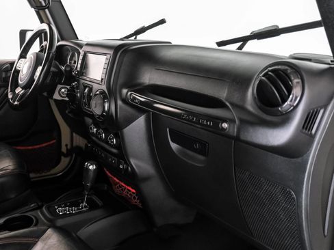 Used 2017 Jeep Wrangler Unlimited Rubicon AWD/4WD image 10