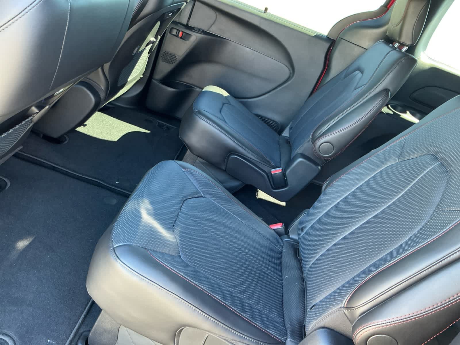 New 2027 Chrysler Pacifica Select AWD/4WD image 13