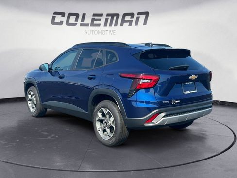Used 2024 Chevrolet Trax LT w/ Driver Confidence Package image 3
