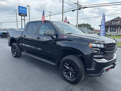 Used 2022 Chevrolet Silverado 1500 LT Trail Boss w/ Convenience Package II AWD/4WD image 2