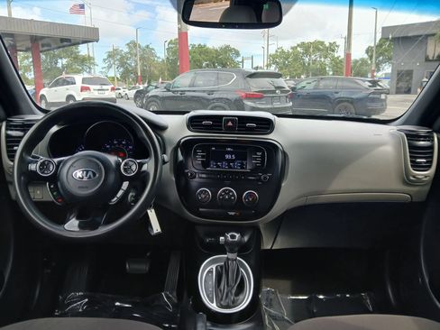Used 2018 Kia Soul FWD image 13